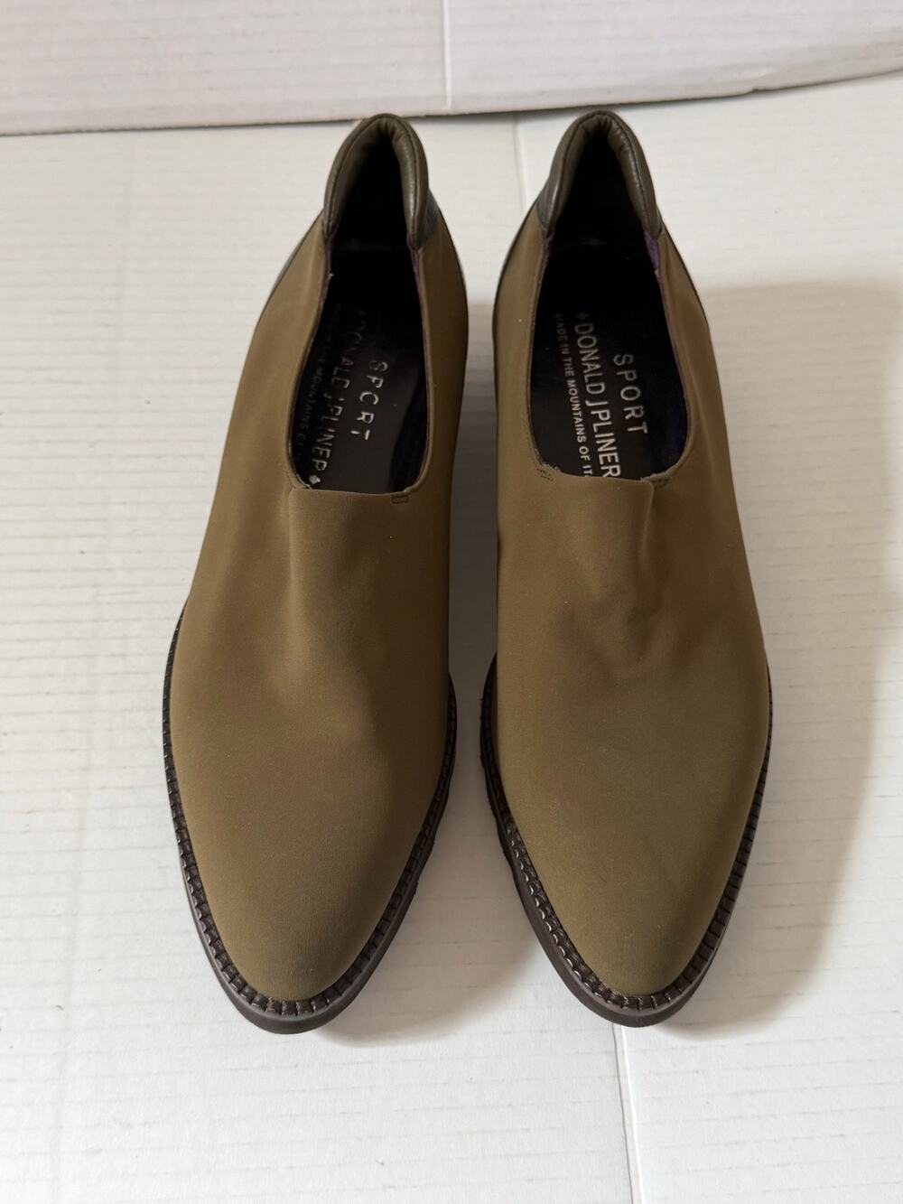 Women's Sport Donald J Pliner Darsi Olive Green Flat Casual Work Shoe Sz 8